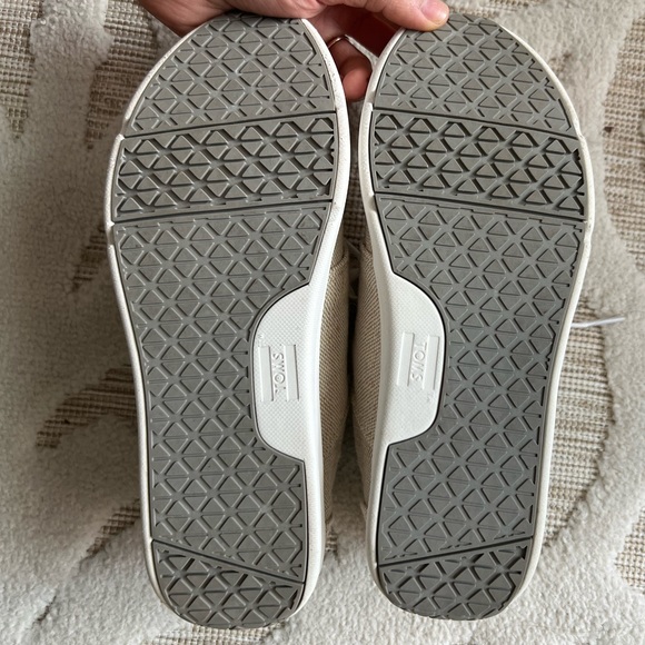Tom’s Women’s Del Rey Natural Metallic Linen Shoe-never worn! - Picture 4 of 7